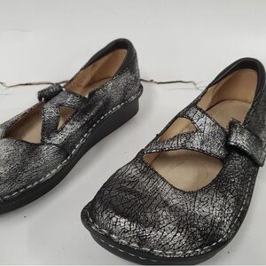 NWOT Alegria Distressed Metal Look Textured Flats Size 6.5